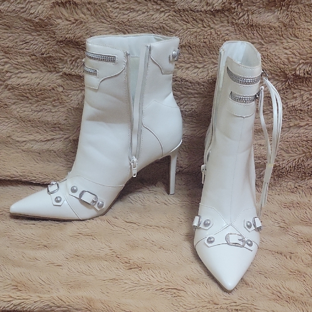Rouge Helium White Heeled Boots with Silver Accents